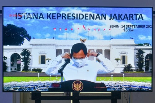 Menkes saat akan memberikan keterangan pers usai Rapat Terbatas (Ratas), di Kantor Presiden, Provinsi DKI Jakarta, Senin (14/9). (Foto: Humas/Ibrahim)


